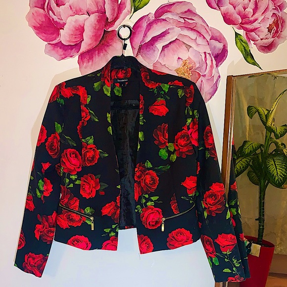 TRENDSETTER 🌹  💥Wonderfull Floral Blazer. - Picture 2 of 8